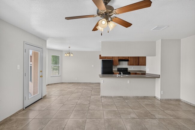 Building Photo - 608 Cactus Creek Pl