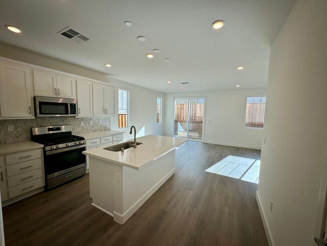 Building Photo - New Bay Point Home