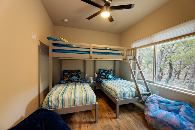 Foto del edificio - 21812 Surrey Ln