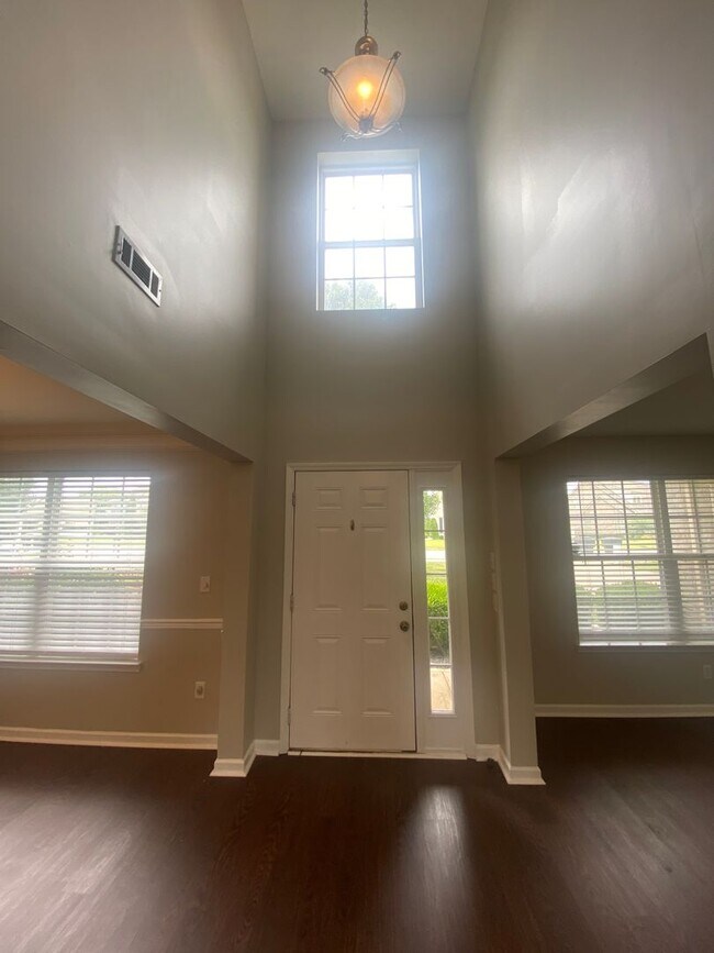 Foto del edificio - Spacious 4BR 2.5BA | Bonus Room, Office, &...