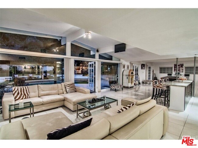 Building Photo - 7475 Mulholland Dr