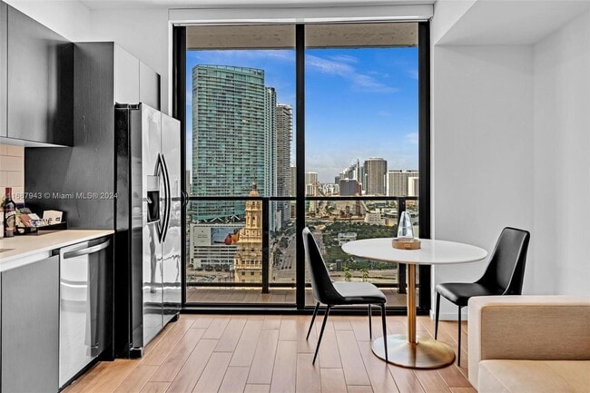Foto del edificio - 398 NE 5th St
