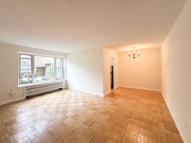 Photo du bâtiment - Montgomery Apartments