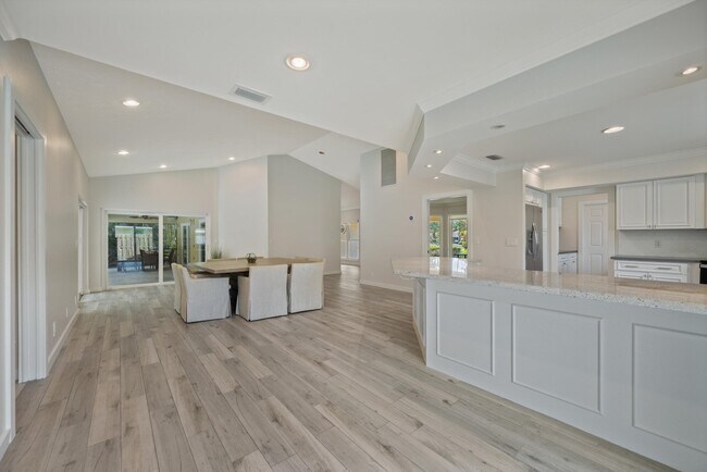 Foto del edificio - 13385 Kingsbury Dr