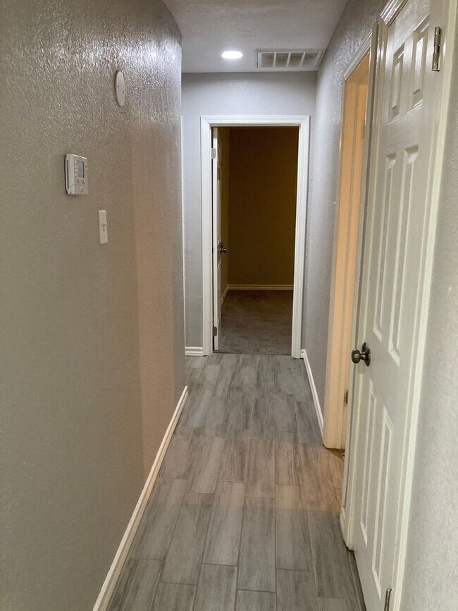 Building Photo - Updated House