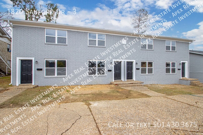Building Photo - 1820 Sanford Dr
