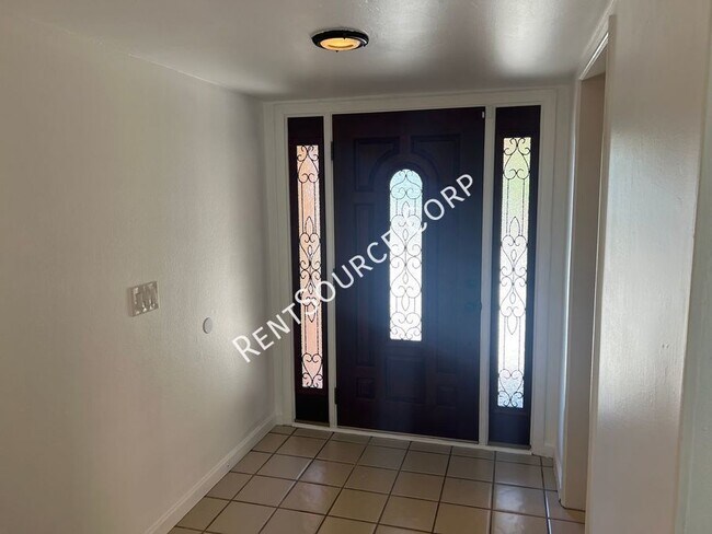 Building Photo - 3 Bedroom Home For Rent In Canyon Country