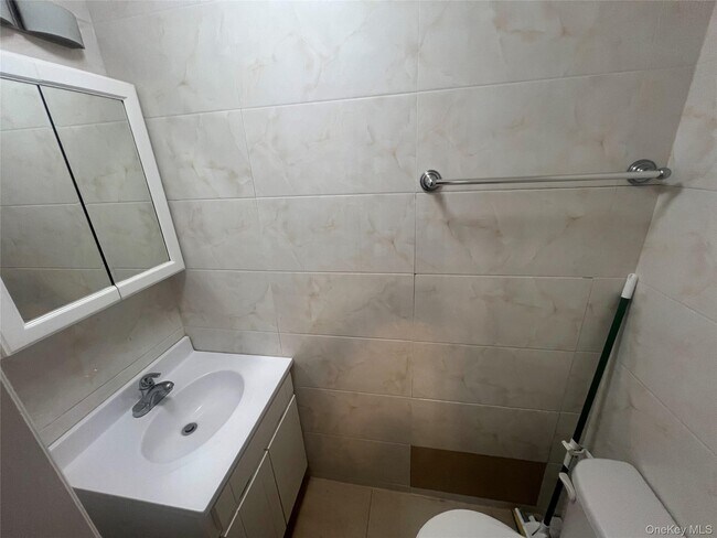 Foto del edificio - 82-69 166th St