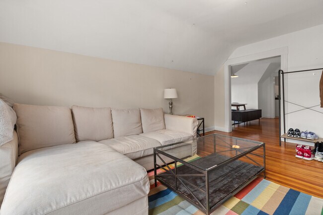 Foto del edificio - 1121 Leonard Pl