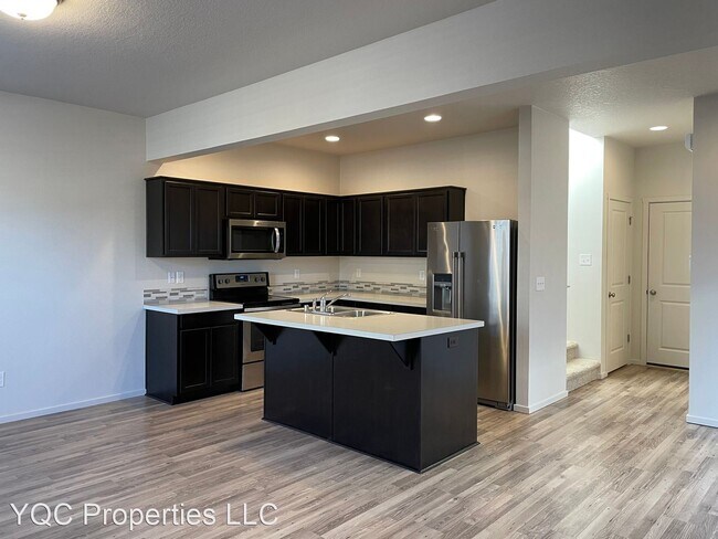 Building Photo - 3 br, 2.5 bath House - 536 NE 138th Place