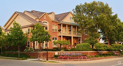 Building Photo - 474 Village Dr