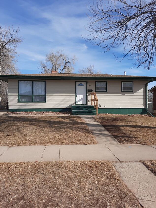 Primary Photo - 3 BED | 2 BATH | SINGLE GARAGE | WEST