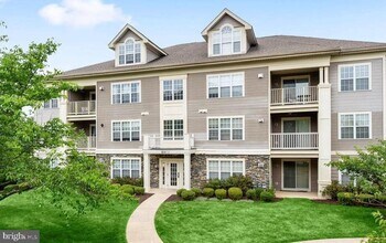 Building Photo - 8813 Stoneridge Cir