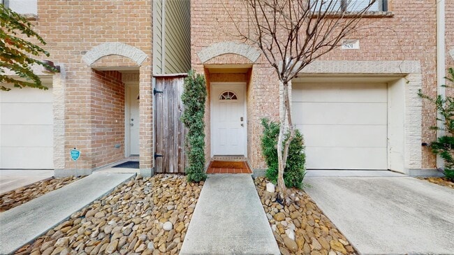 Building Photo - 8715 Meadowcroft Dr