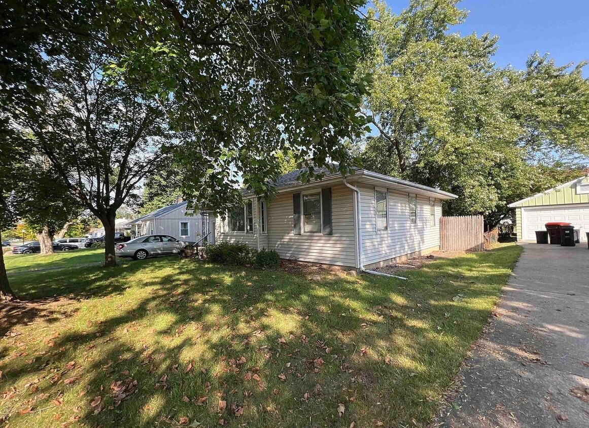 Primary Photo - Don't Miss out! New Listing Available Now!...