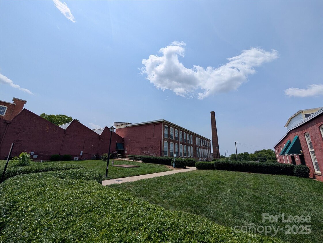 Foto principal - 1 Buffalo Ave NW