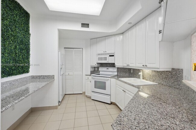 Foto del edificio - 888 Brickell Key Dr