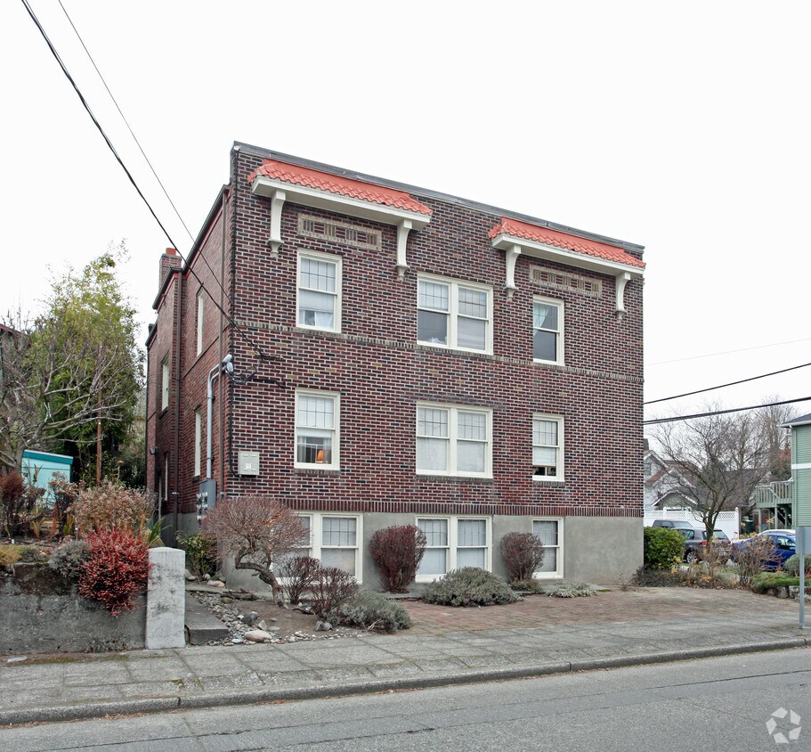 Building Photo - 4255 Linden Ave N