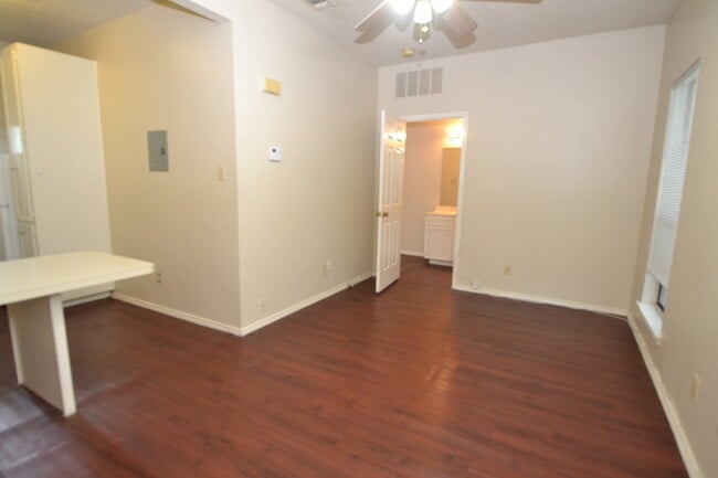 Building Photo - 4401 Speedway- Free Cable and Internet-Available for August!