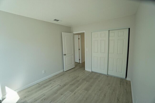 Building Photo - 15712 South B St #5, Tustin, CA 92680
