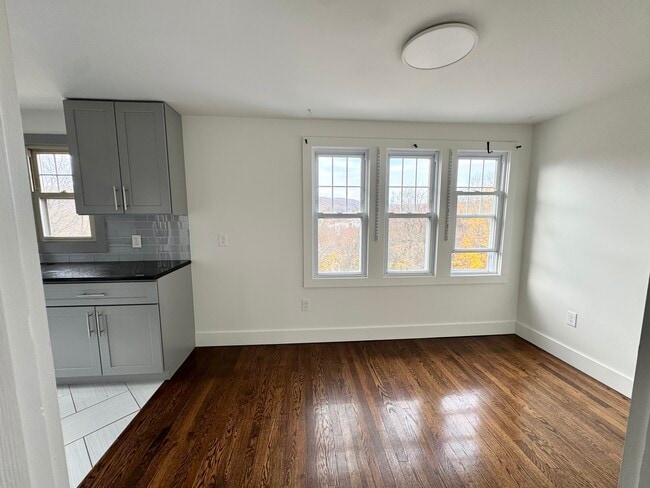 Building Photo - 162 High St