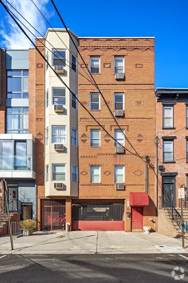 Building Photo - 318 Park Ave