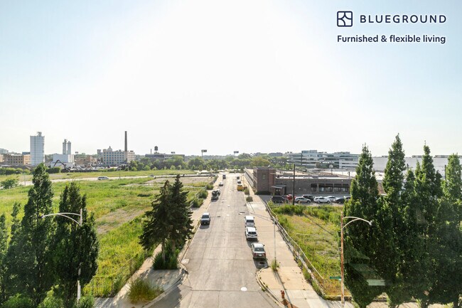 Foto del edificio - 2061 N Southport Ave