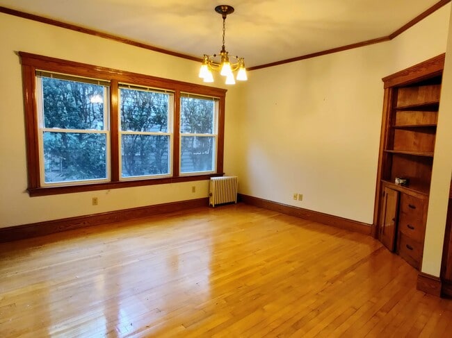 Building Photo - 37 Hawthorn St