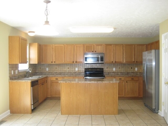 Building Photo - 3505 Bent Wood Ct