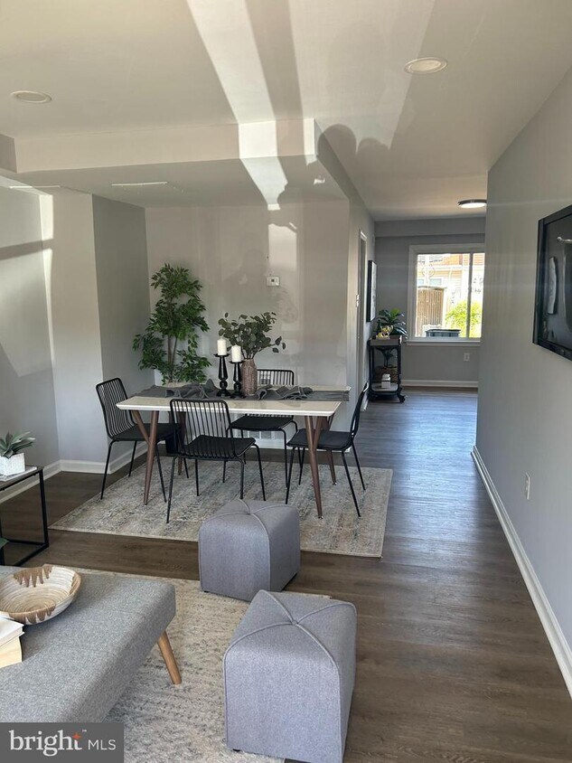 Foto principal - 8563 Pioneer Dr