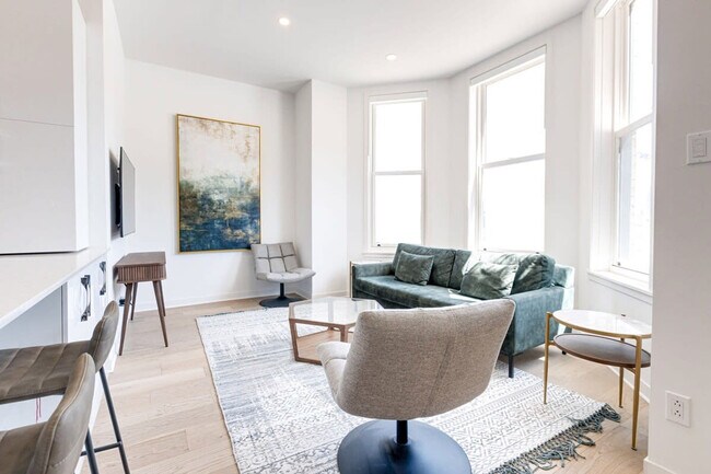 Photo du bâtiment - 4500 Rue Hutchison