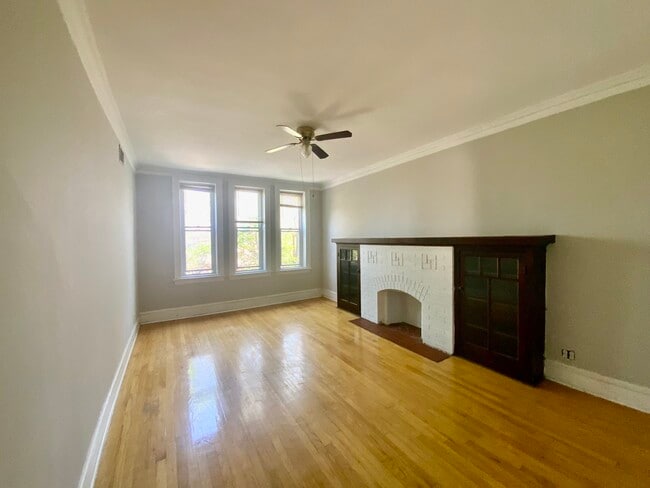 Foto del edificio - 5511 W Diversey Ave