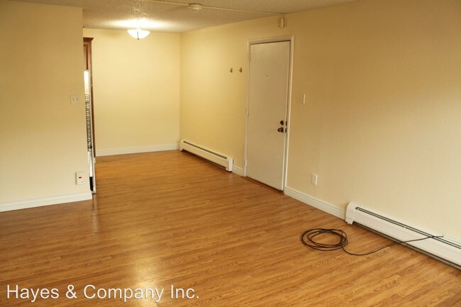 Building Photo - 451 Golden Cir