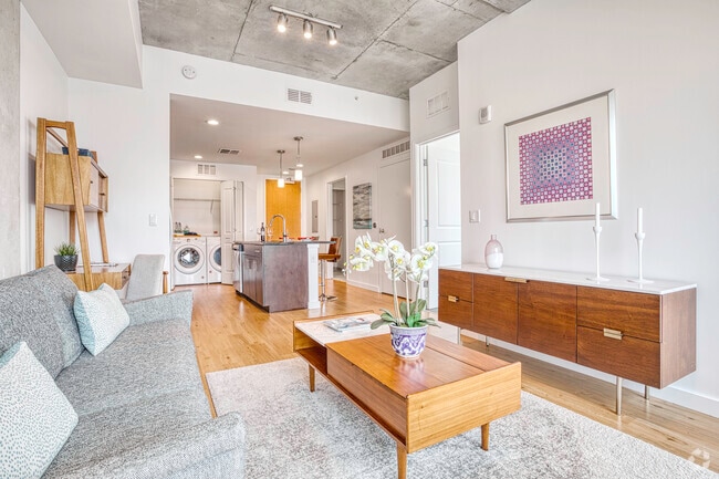 1BR, 1BA - 778SF - CitiTower