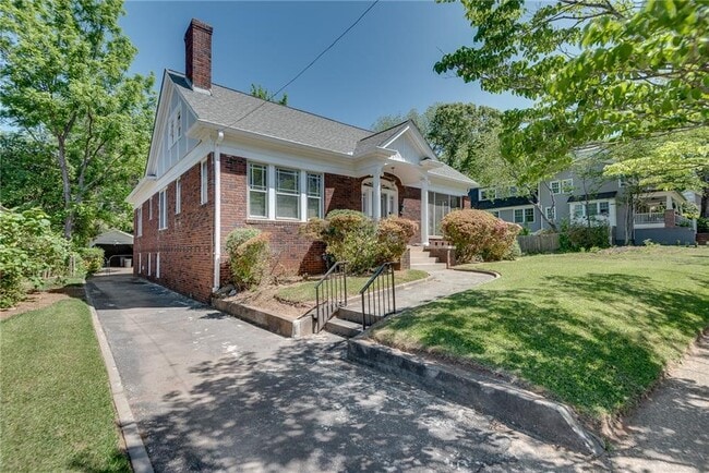 Foto del edificio - 812 Adair Ave NE