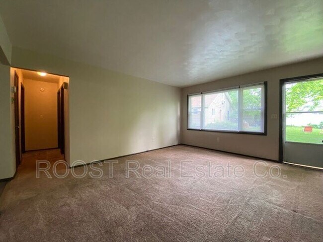 Foto del edificio - 421 N. Russell Street