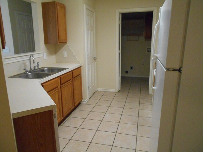 Foto del edificio - Pre-Leasing for Summer/Fall 2026