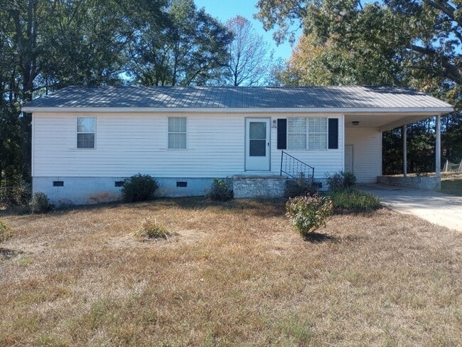 Building Photo - 3 Bedroom 2 Bathroom