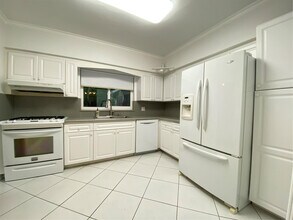 Building Photo - 1049 Van Buren St