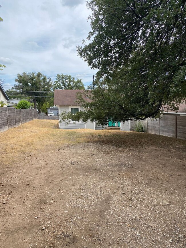 Foto del edificio - Beautiful East Austin Bungalow