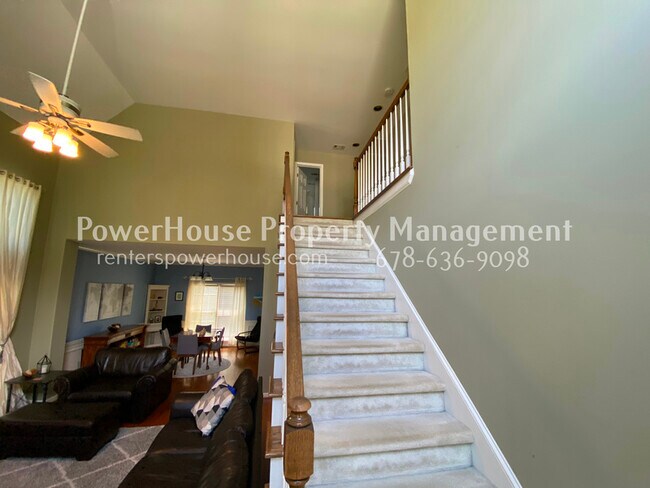 Building Photo - 370 Landing Entry