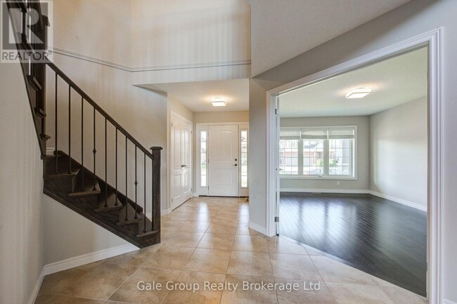 Building Photo - 722 Normandy Dr