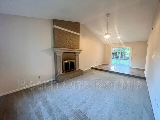 Building Photo - 230 Manor Cir