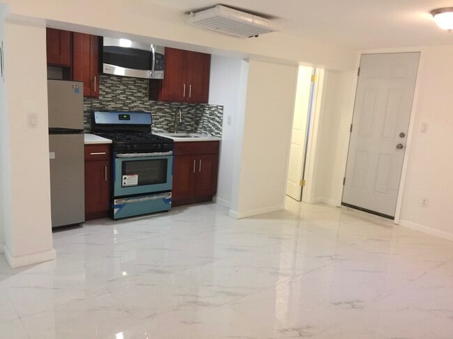 Foto del edificio - 6639 Burns St