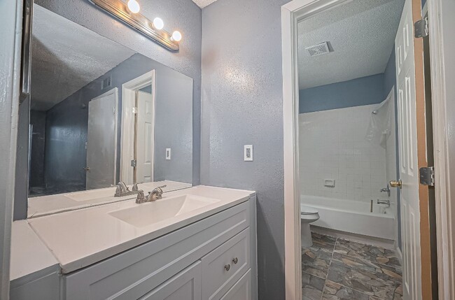 Building Photo - 12615 Brookglade Cir