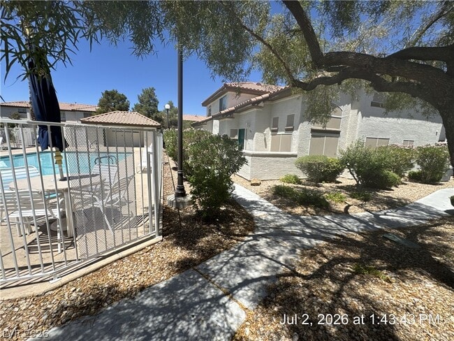 Building Photo - 1025 Allure Dr