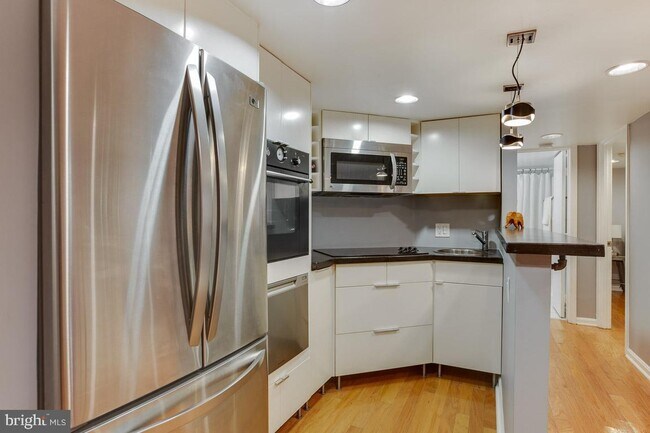 Building Photo - 1438 Meridian Pl NW