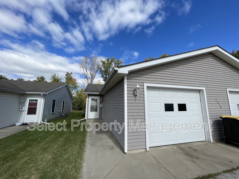 Primary Photo - 2414 Alma St