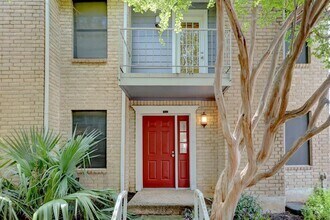 Building Photo - 802 Banister Ln