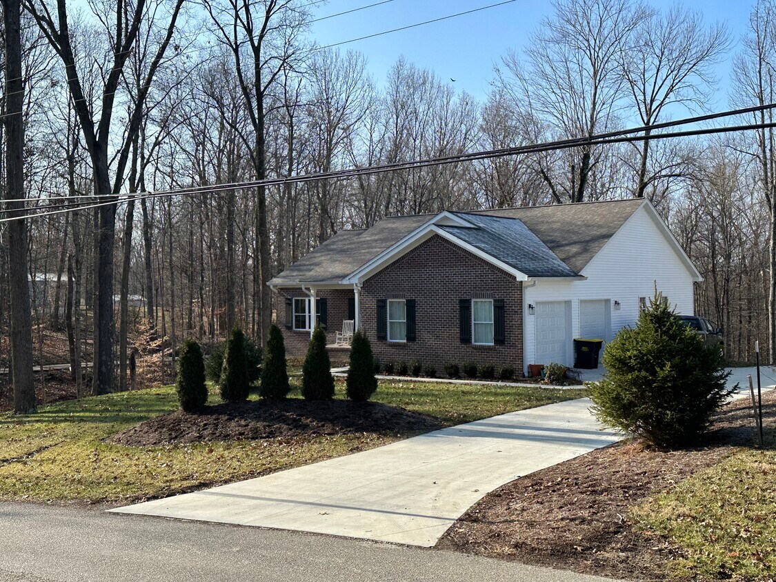 Foto principal - 5440 Earl Young Rd